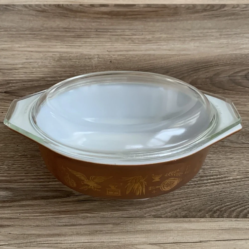 Vintage PYREX Early American 1 1/2 Qt Oval Casserole & 043 Lid Brown Gold Eagle